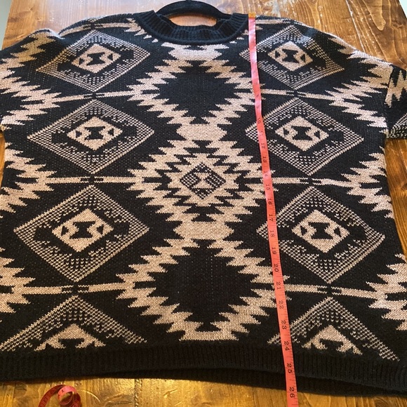 Lumière sweater, worn but in good condition. - Picture 6 of 7